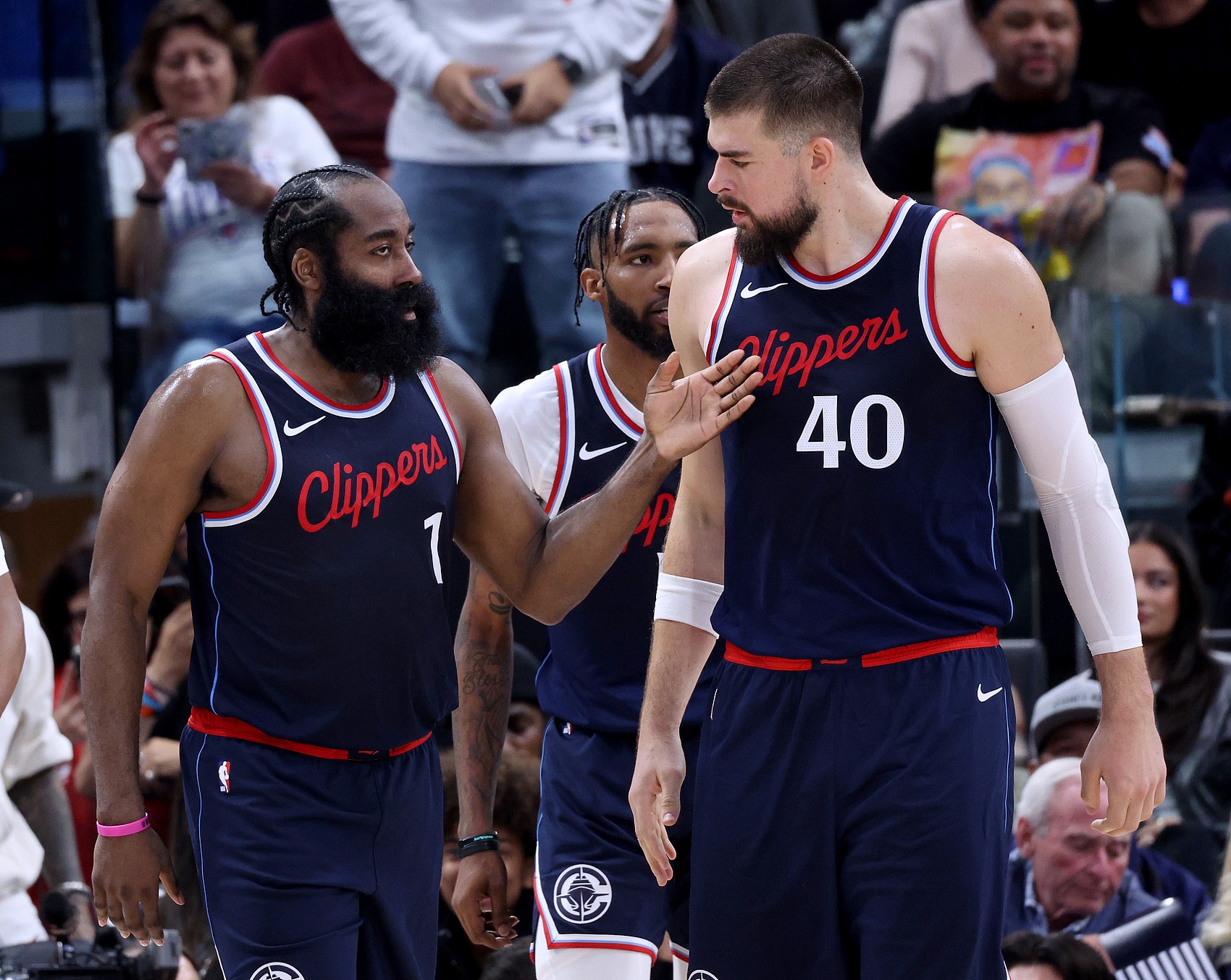 NBA彩经：快船掀翻骑士 勇士拿下马刺 太阳力克火箭