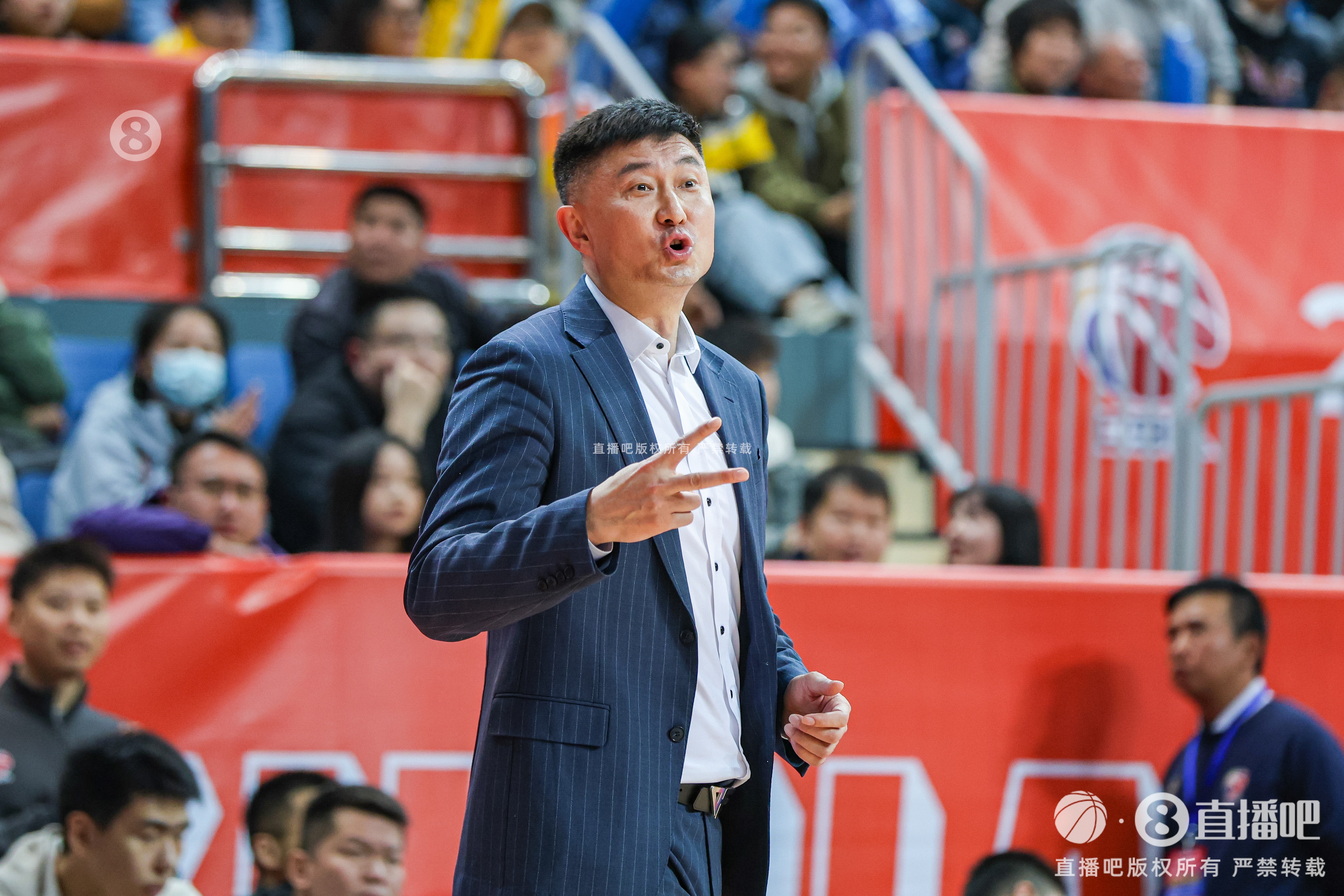 杜锋：今天我们篮板输的太多 所以比赛一直打得比较胶着